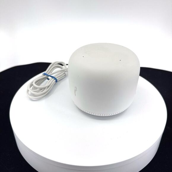 Google Nest WiFi Point - Excellent Condition - Picture 4 of 16